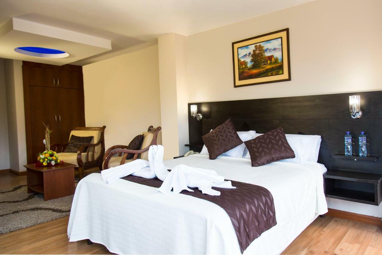 Hotel Versailles Ambato Exterior foto